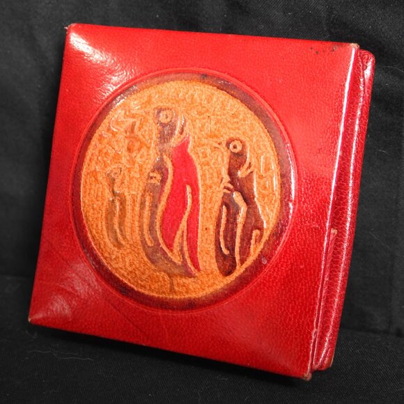 Expandable Red Leather Coin Purse Embossed Design Penguin - Picture 2 of 7